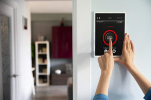 Sistema integrado de alarmes e câmeras em imóvel residencial monitorado em tempo real